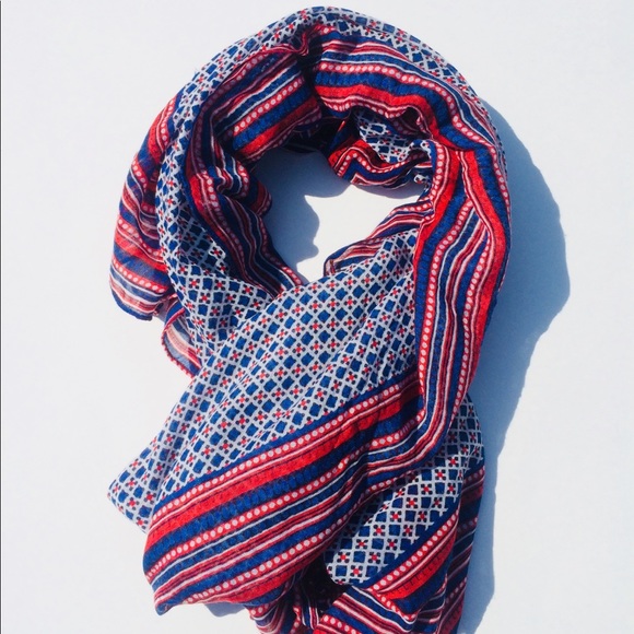 Scarfs or wraps - Picture 2 of 6